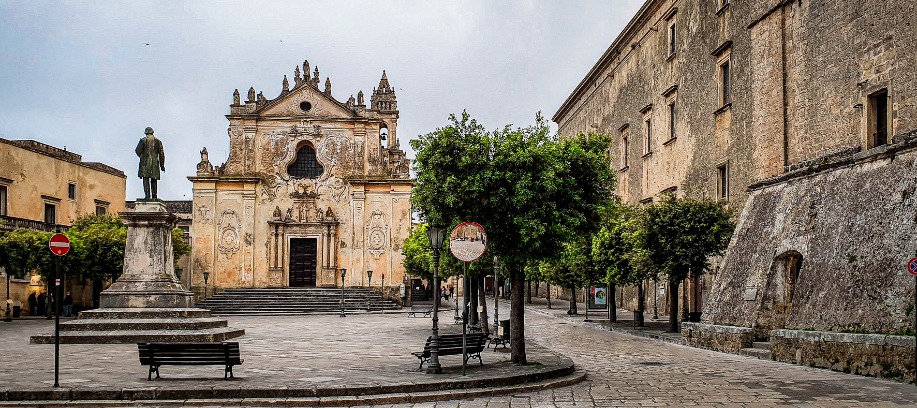 Piazza Pisanelli
